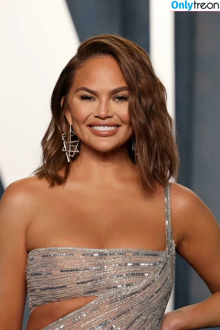 Chrissy Teigen nude photo #0329 (ChrissyTeigen)