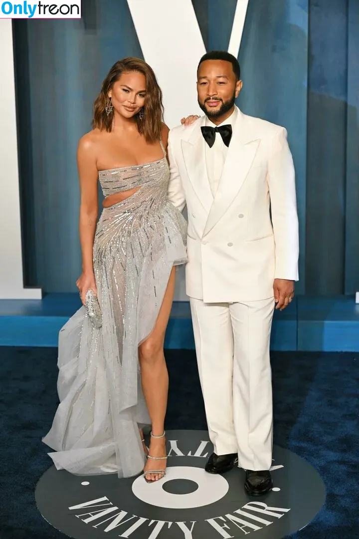 Chrissy Teigen nude photo #0332 (ChrissyTeigen)