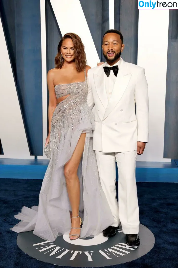 Chrissy Teigen голая photo #0335 (ChrissyTeigen)
