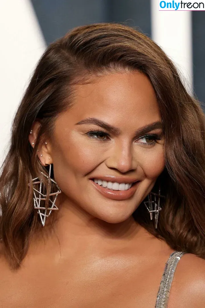 Chrissy Teigen nude photo #0346 (ChrissyTeigen)