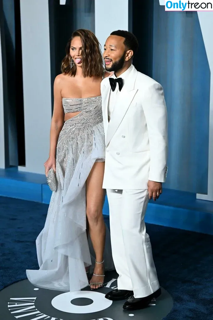 Chrissy Teigen nude photo #0349 (ChrissyTeigen)
