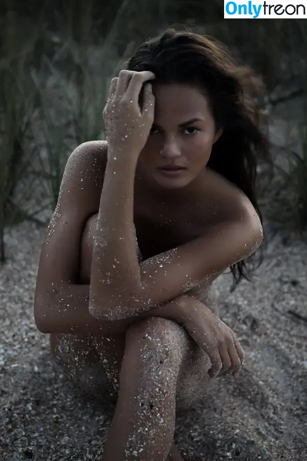 Chrissy Teigen nude photo #0411 (ChrissyTeigen)