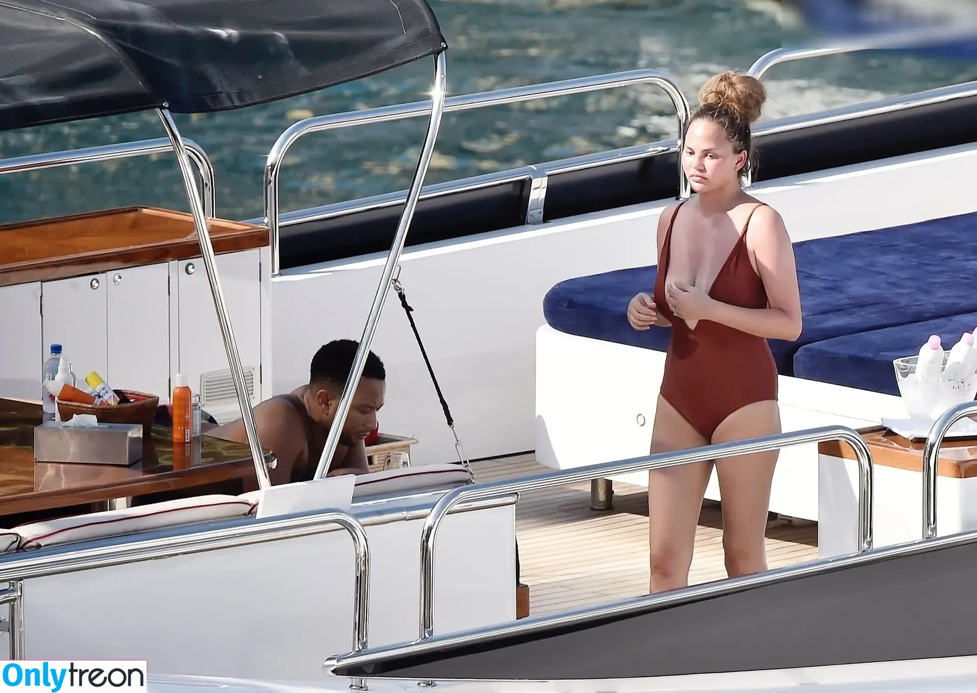 Chrissy Teigen nude photo #0437 (ChrissyTeigen)