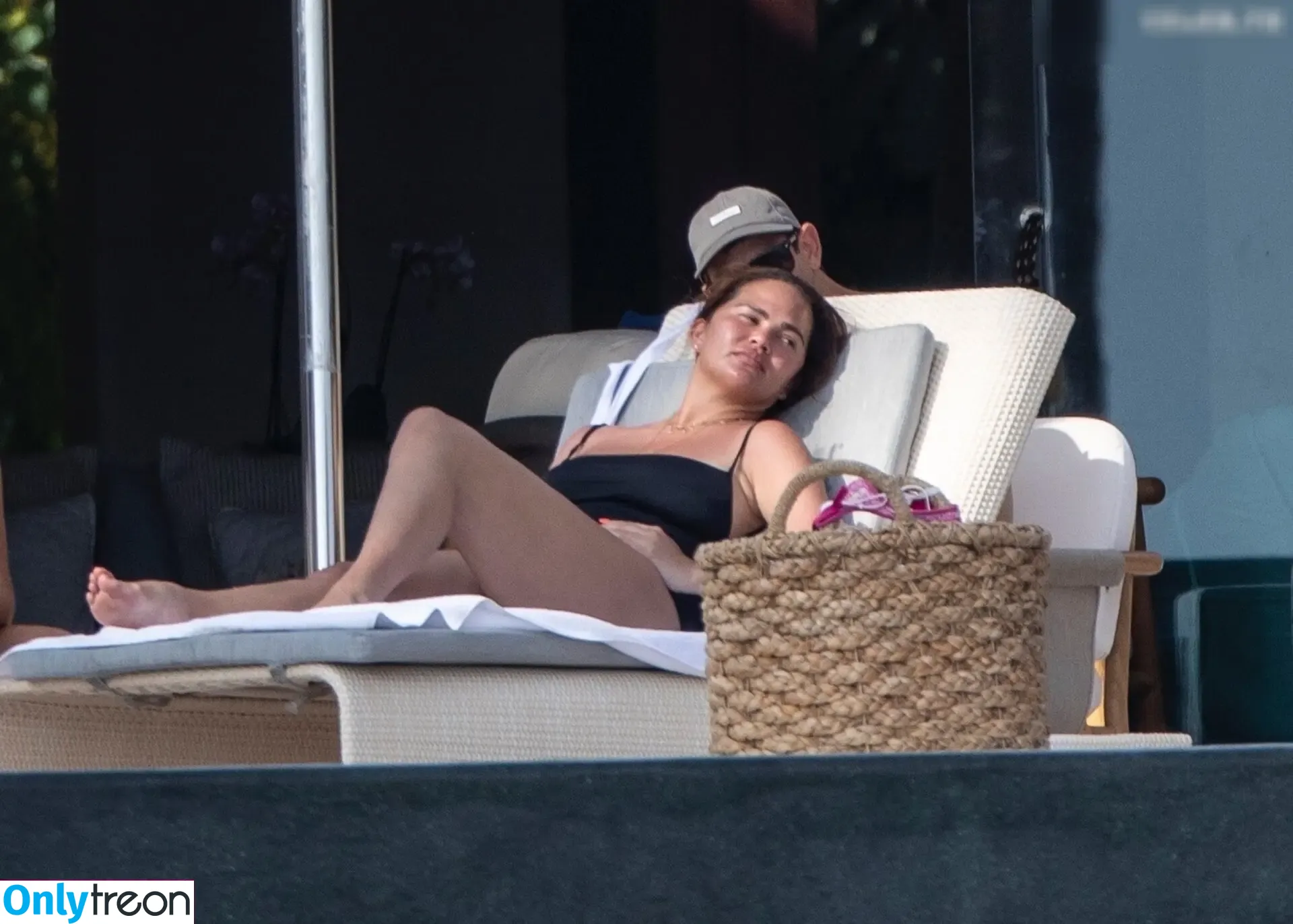 Chrissy Teigen nude photo #0643 (ChrissyTeigen)