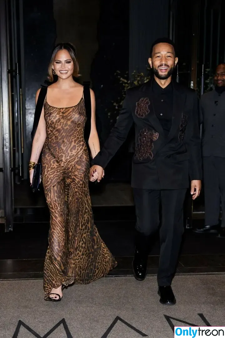 Chrissy Teigen голая photo #0715 (ChrissyTeigen)