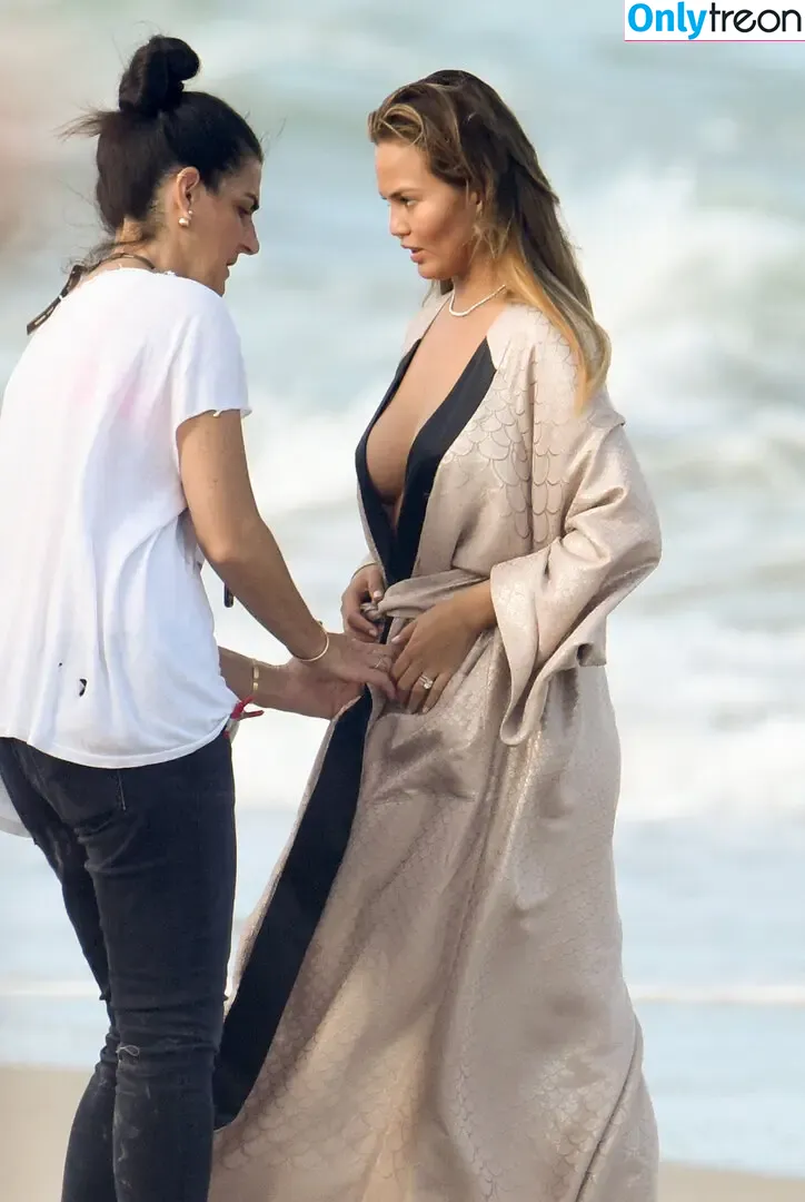 Chrissy Teigen голая photo #0731 (ChrissyTeigen)