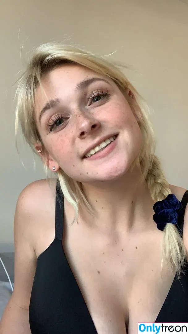 chrissycanthearyou nude photo #0005 (chrissycanthearyou)