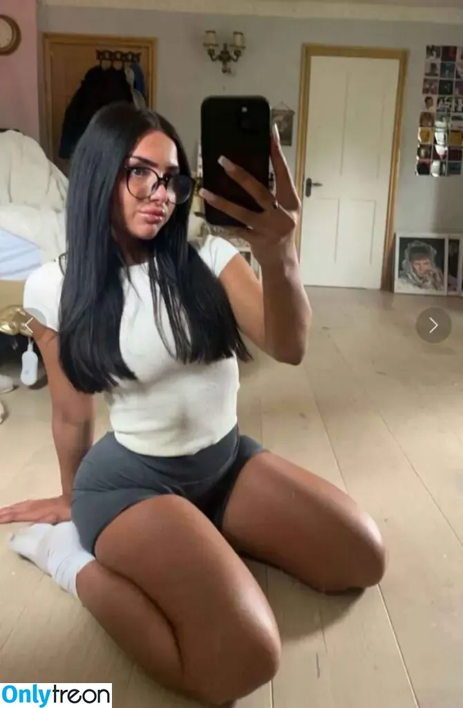 Christabellaeee nude photo #0044 (Christabellaeee)