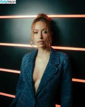 Christian Serratos / christianserratos фото голая #0330