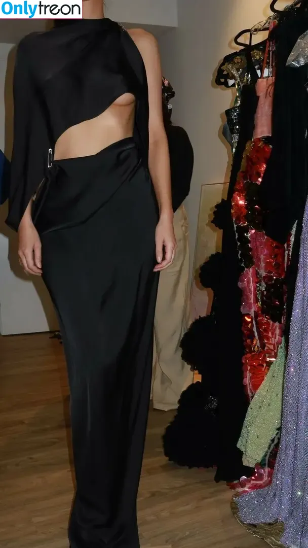Christian Serratos голая photo #0350 (christianserratos)