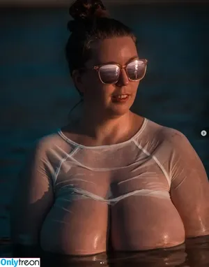 Christiane / mona_offiziell / tijaji86 nude photo #0009