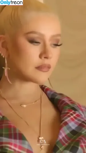 Christina Aguilera / XTINA nude photo #2644