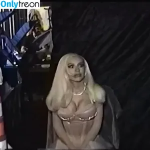 Christina Aguilera / XTINA nude photo #2670