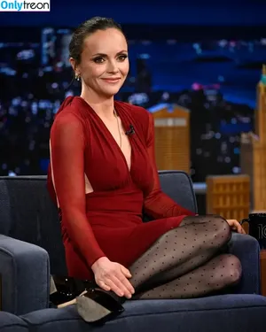Christina Ricci / ChristinaRicci / arianaricci / riccigrams фото голая #0546