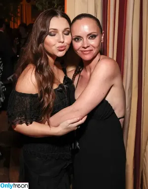 Christina Ricci / ChristinaRicci / arianaricci / riccigrams фото голая #0570