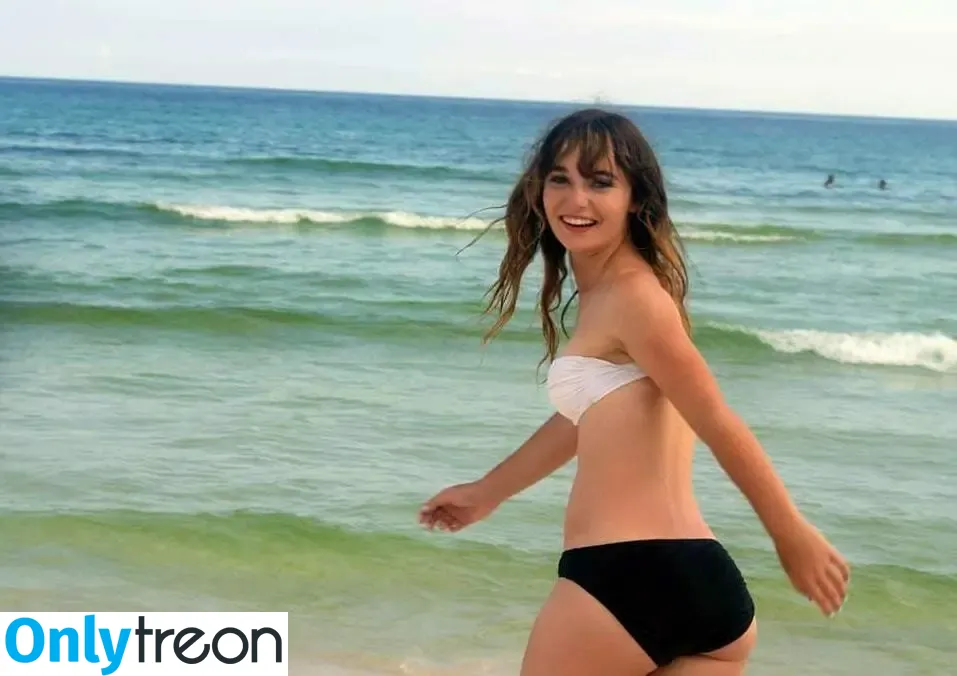 Christina Robinson голая photo #0007 (198416415 / thechristinarobinson)