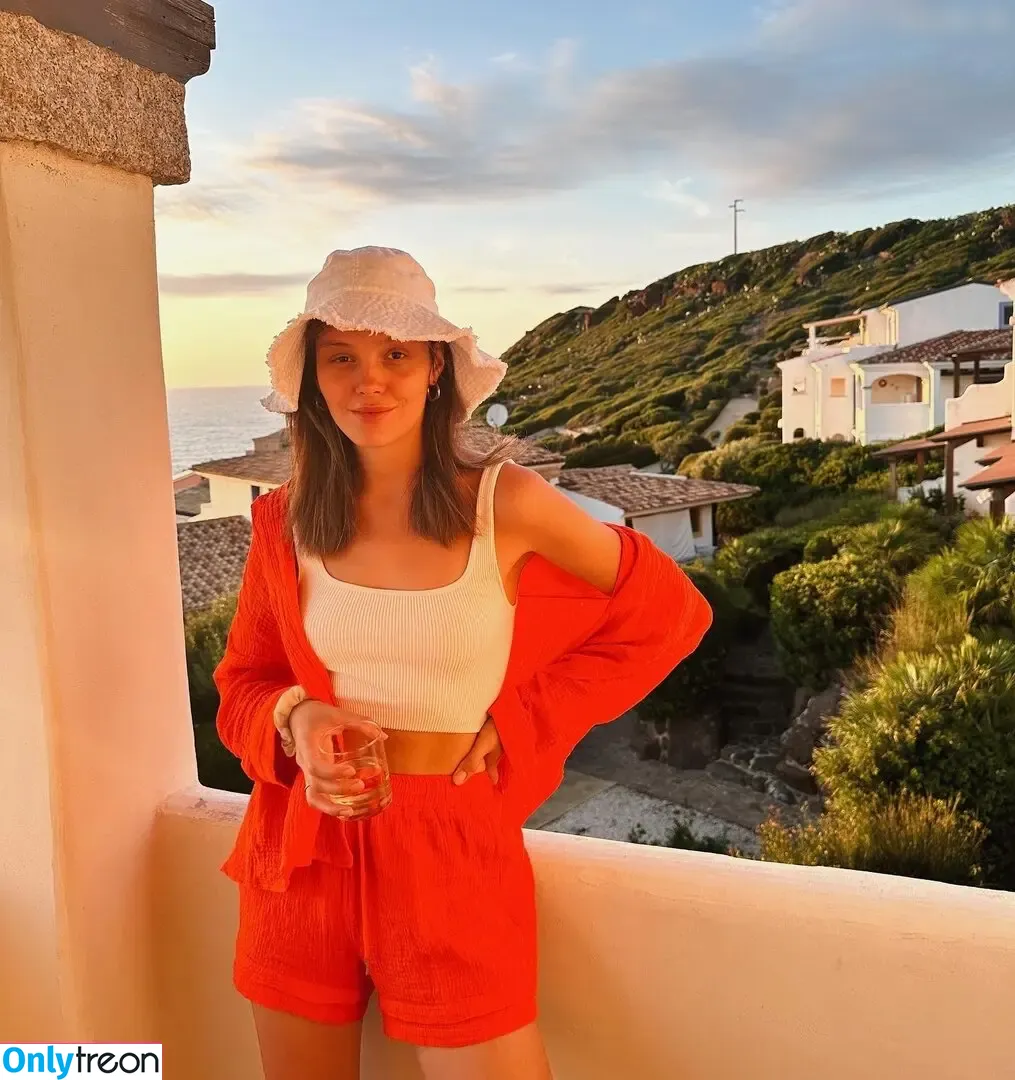 Christina Suenderhauf голая photo #0017 (christina_suenderhauf)