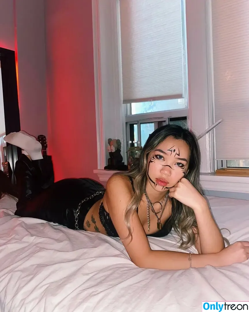 Christine Ye голая photo #0037 (christineyeeeee)