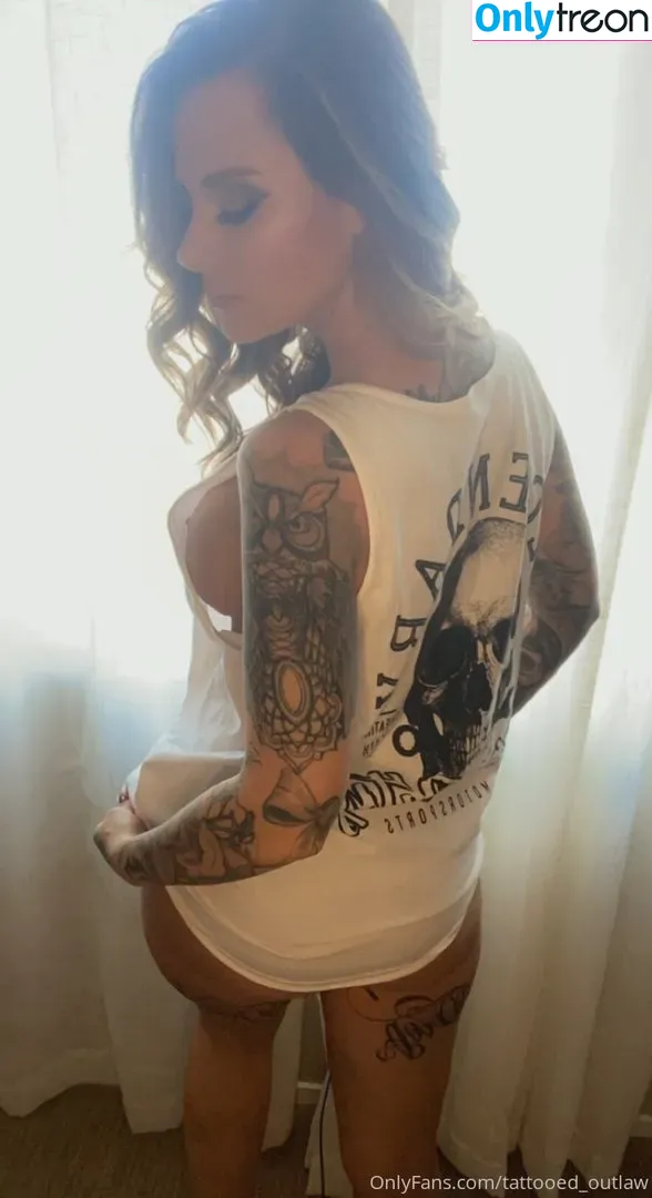 chroniclesofatiredassmom nude photo #0111 (tattooedoutlaw16)