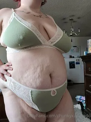 chunkyxavocado / bananavocado nude photo #0082