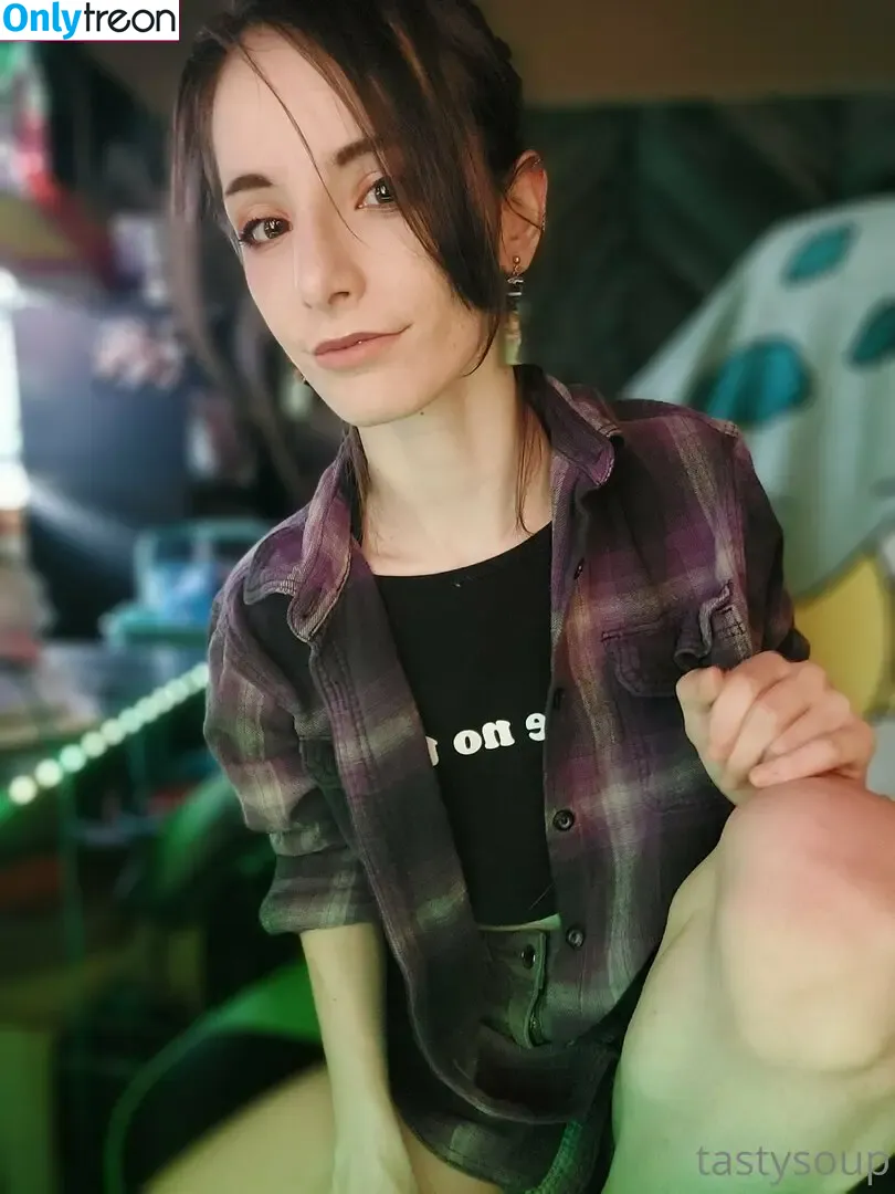 chxsoup nude photo #0028 (hungrywino)