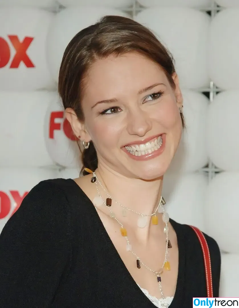 Chyler Leigh голая photo #0128 (chy_leigh)