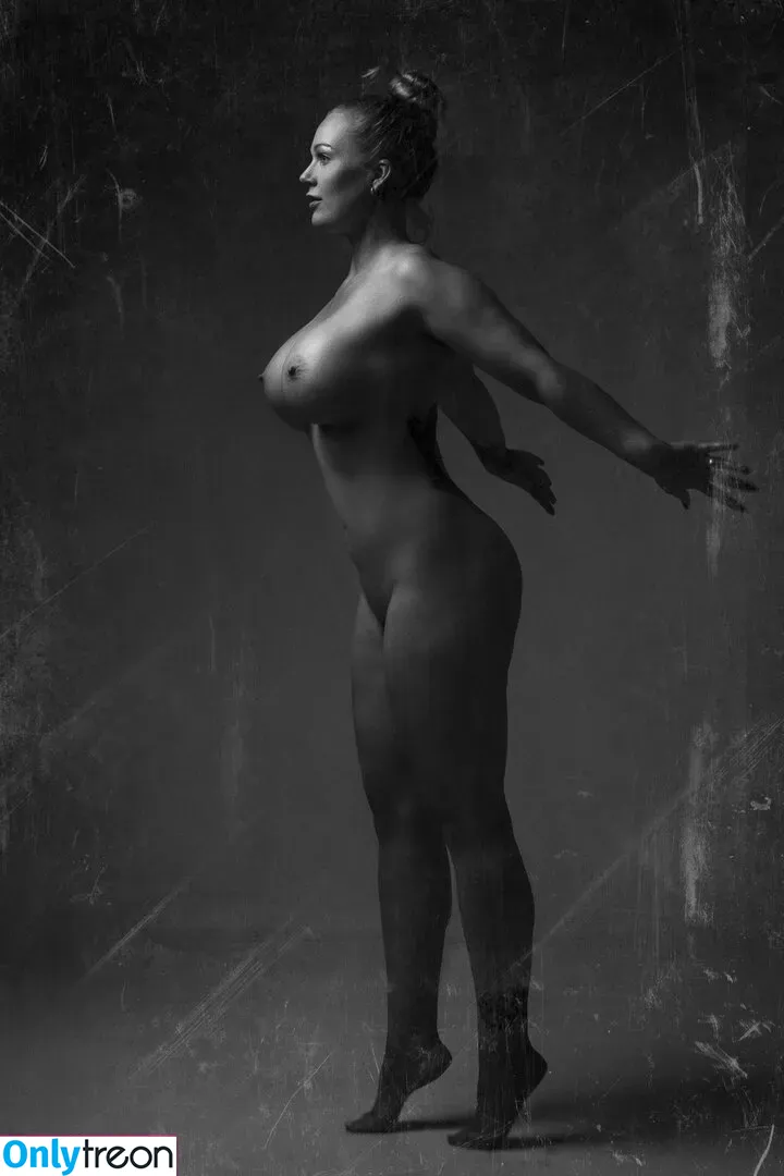 Ciliebutterfly nude photo #0002 (Cilie / DarkBeautiPhoto / butterfly92420)