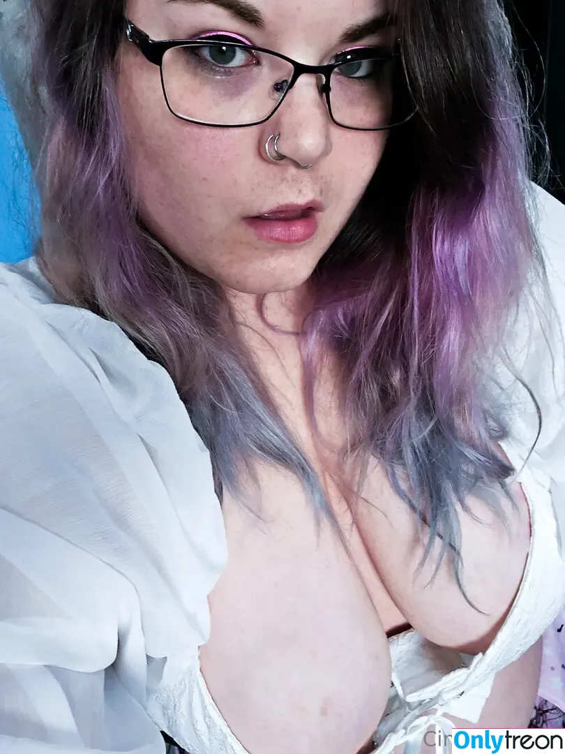 cinanom_bunz nude photo #0039 (sin_namon_bunz)