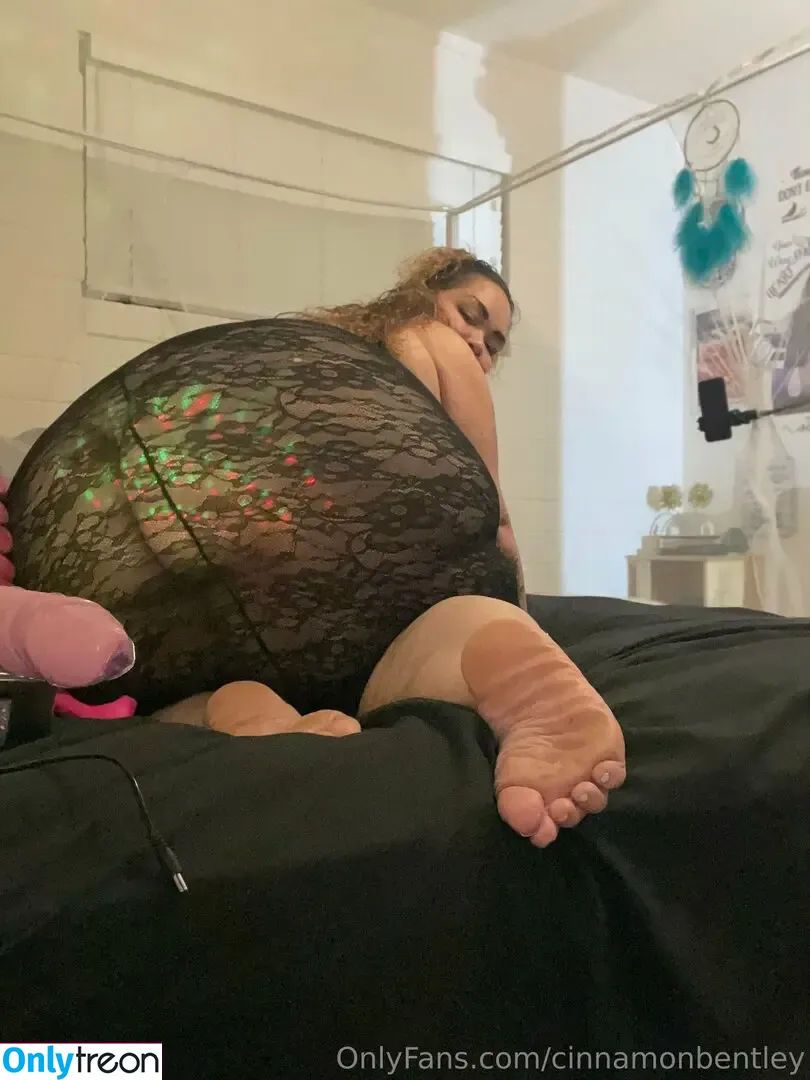 cinnamonbentley nude photo #0104 (_cinncinncinny_)