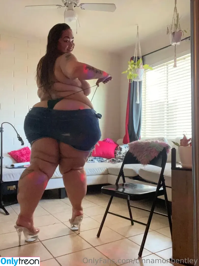 cinnamonbentley nude photo #0107 (_cinncinncinny_)