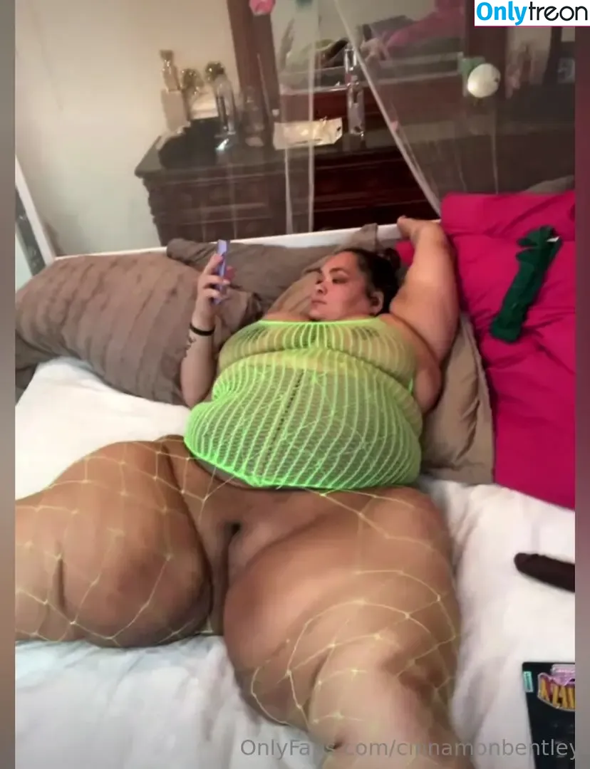 cinnamonbentley nude photo #0145 (_cinncinncinny_)