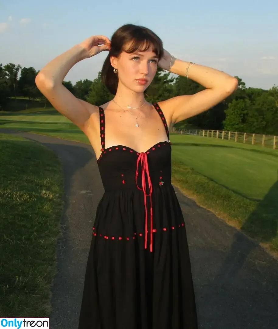 Claire Drake nude photo #0007 (clairedrakee)