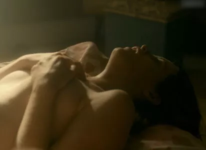 Claire Foy / theclairefoy nude photo #0098