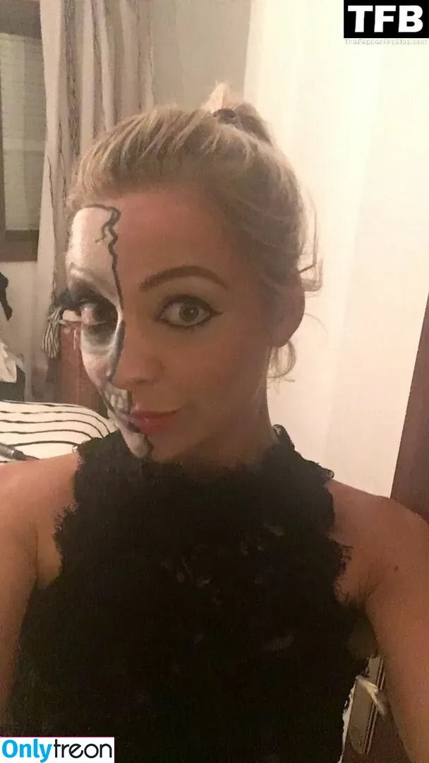 Claire Hutchings голая photo #0052 (clairehutchings)