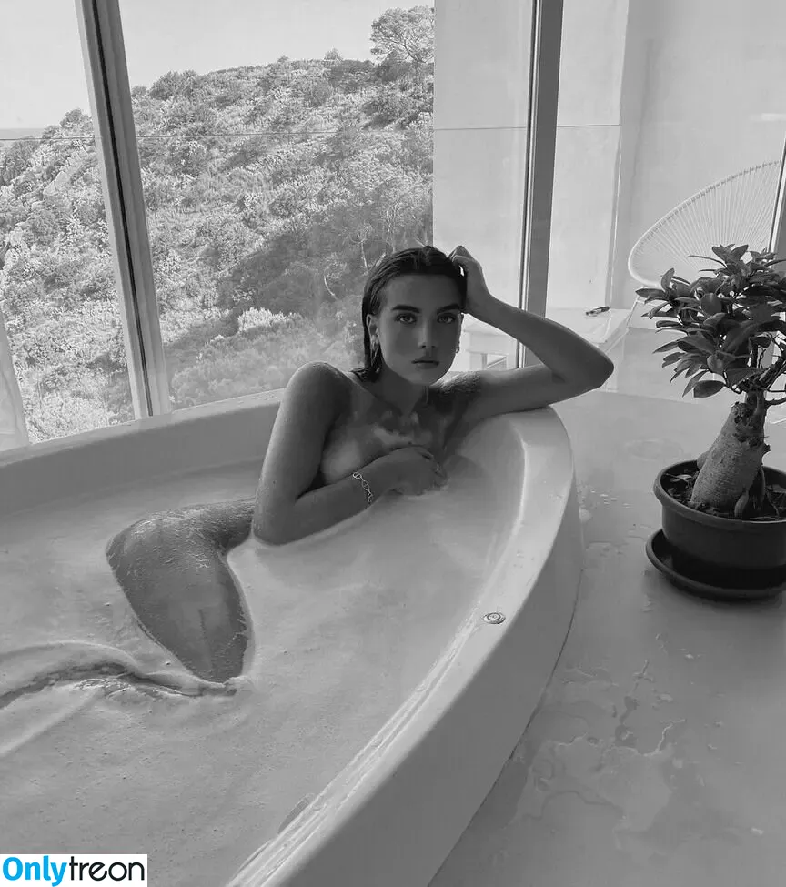 Claire Molin nude photo #0317 (claire_moulin / claireemoliniiii)