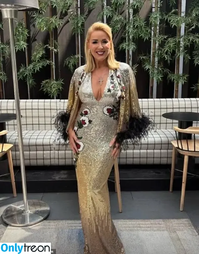 Claire Sweeney голая photo #0102 (claire.sweeney)