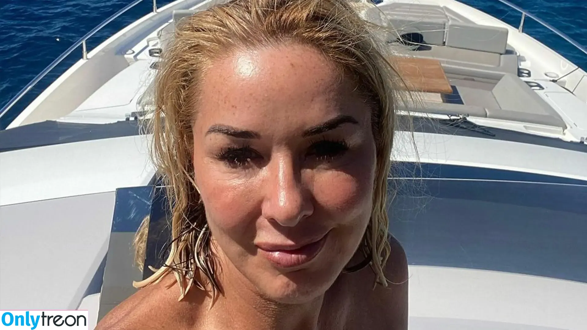 Claire Sweeney nude photo #0147 (claire.sweeney)