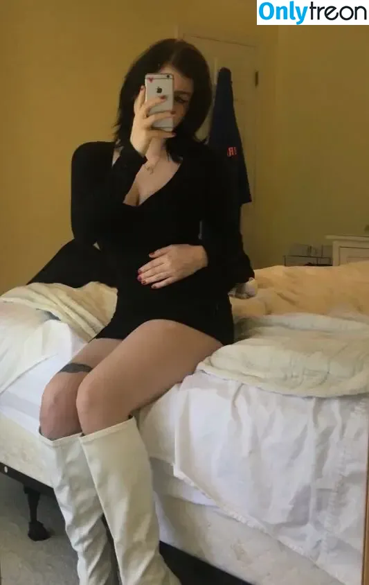 claireyael nude photo #0021 (claireyael)