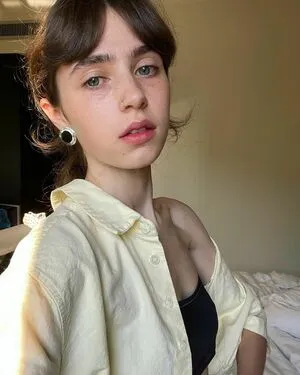 Clairo / Claire Cottrill nude photo #0028