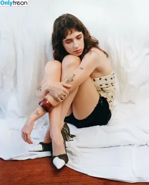 Clairo / Claire Cottrill nude photo #0106