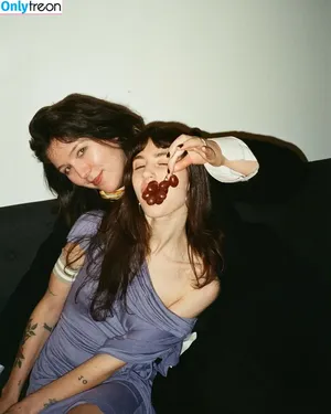 Clairo / Claire Cottrill nude photo #0167