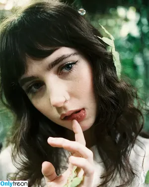 Clairo / Claire Cottrill nude photo #0176