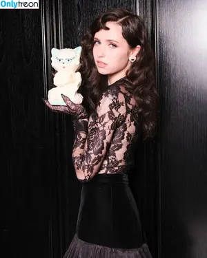 Clairo / Claire Cottrill nude photo #0188