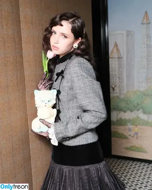 Clairo / Claire Cottrill nude photo #0190