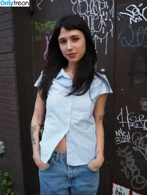 Clairo / Claire Cottrill nude photo #0269