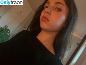 Clairo / Claire Cottrill nude photo #0273