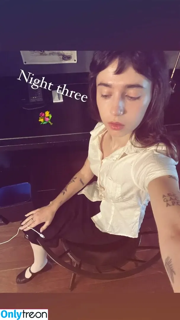 Clairo nude photo #0118 (Claire Cottrill)