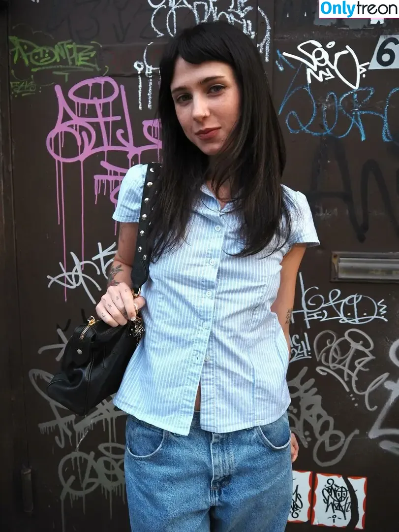 Clairo nude photo #0268 (Claire Cottrill)