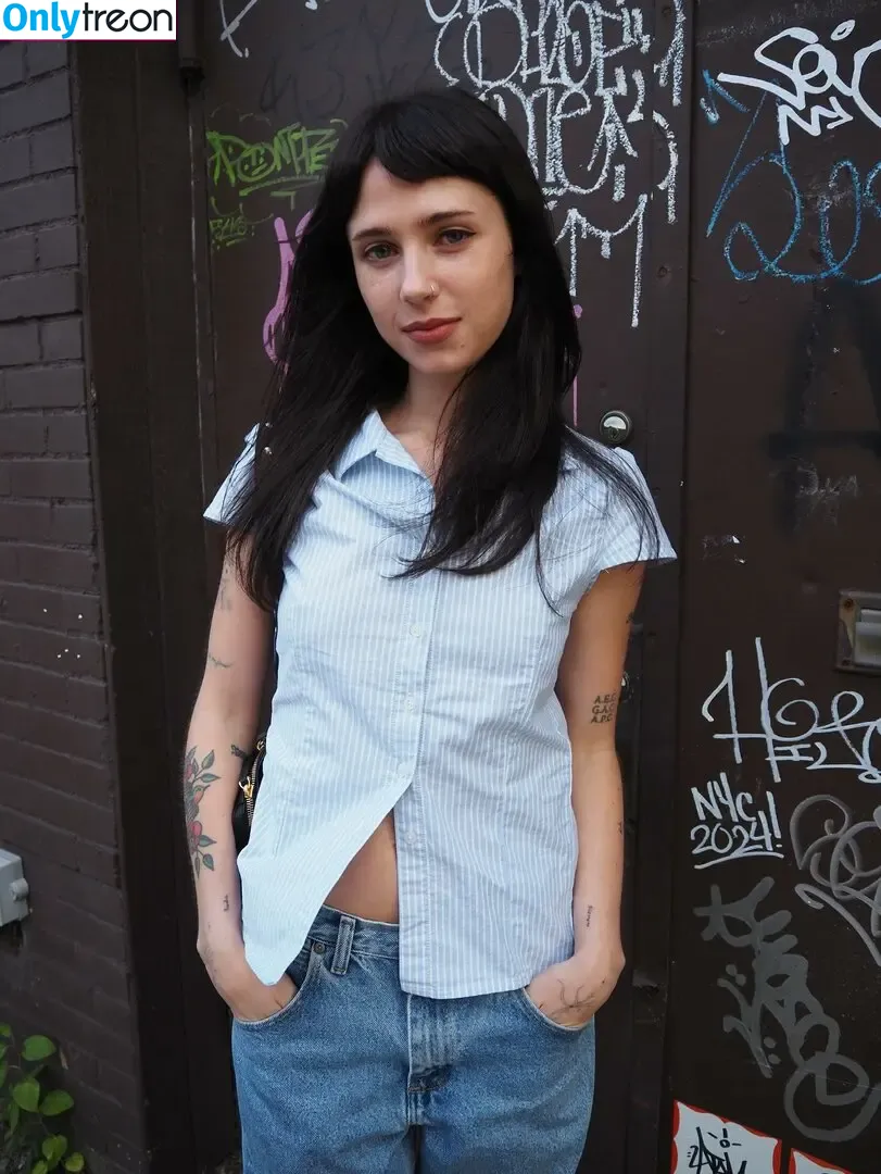 Clairo nude photo #0269 (Claire Cottrill)