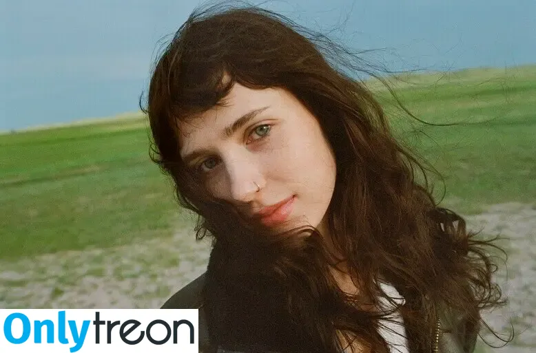 Clairo nude photo #0271 (Claire Cottrill)